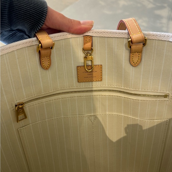 Authentic gently used Louis Vuitton By The Pool OnTheGo in a size GM - Picture 10 of 11